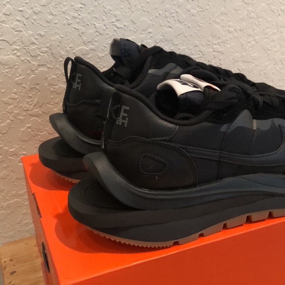 NIKE VAPORWAFFLE SACAI ‘BLACK GUM’ SNEAKERS - Picture 3 of 13